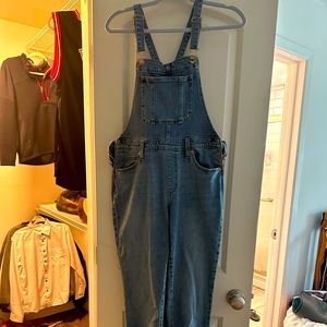 Universal threads overalls